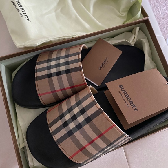 burberry pool slides